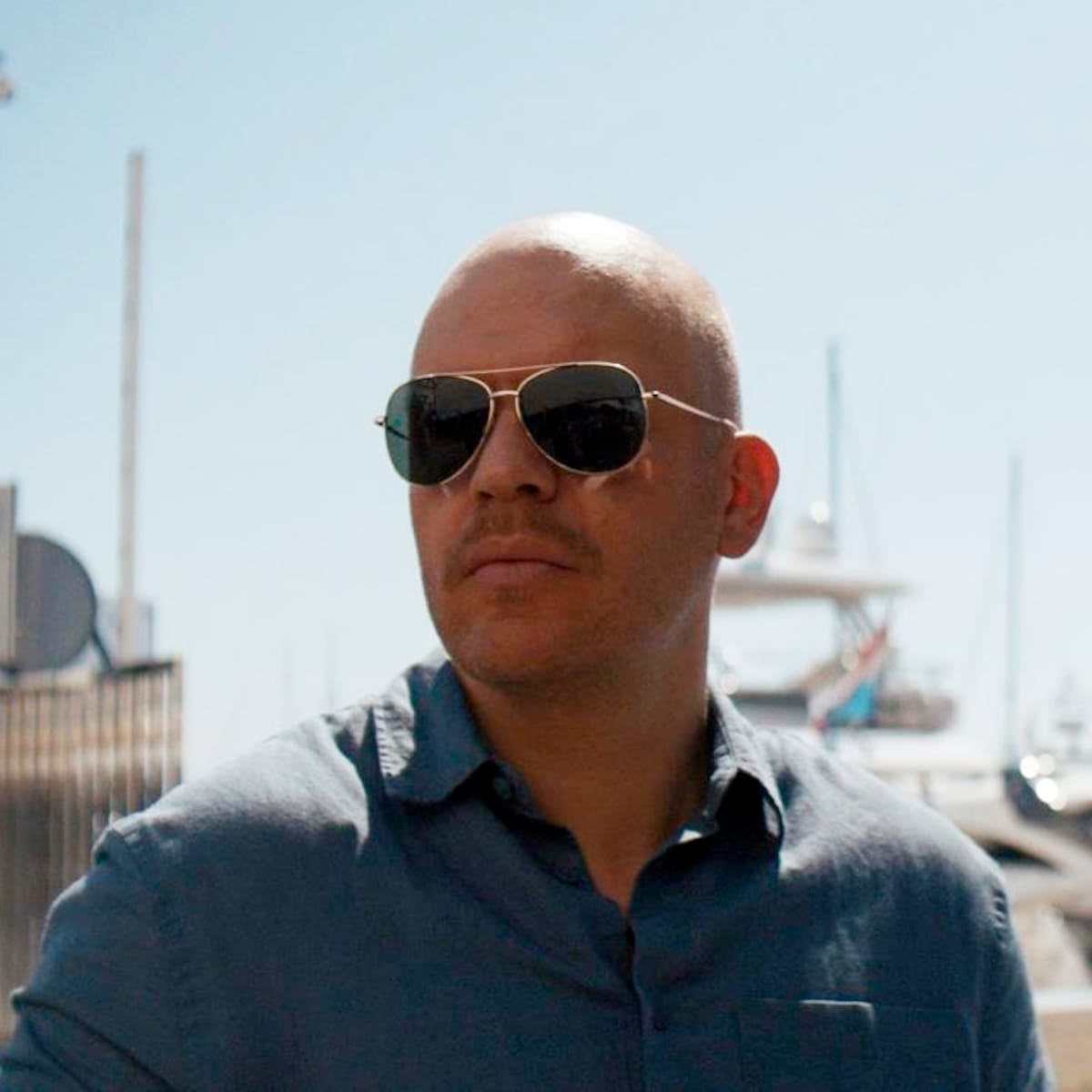 La singular trayectoria del actor colombiano Ricardo Leguízamo en el éxito de Netflix “Clanes”