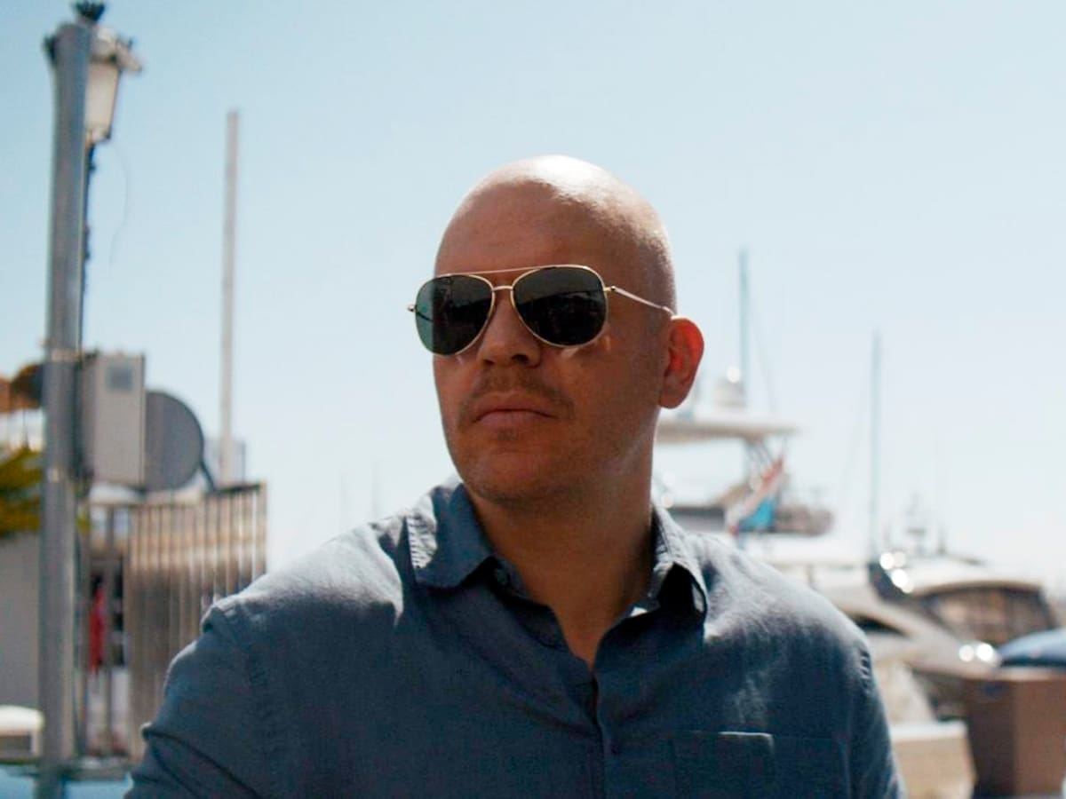 La singular trayectoria del actor colombiano Ricardo Leguízamo en el éxito de Netflix “Clanes”