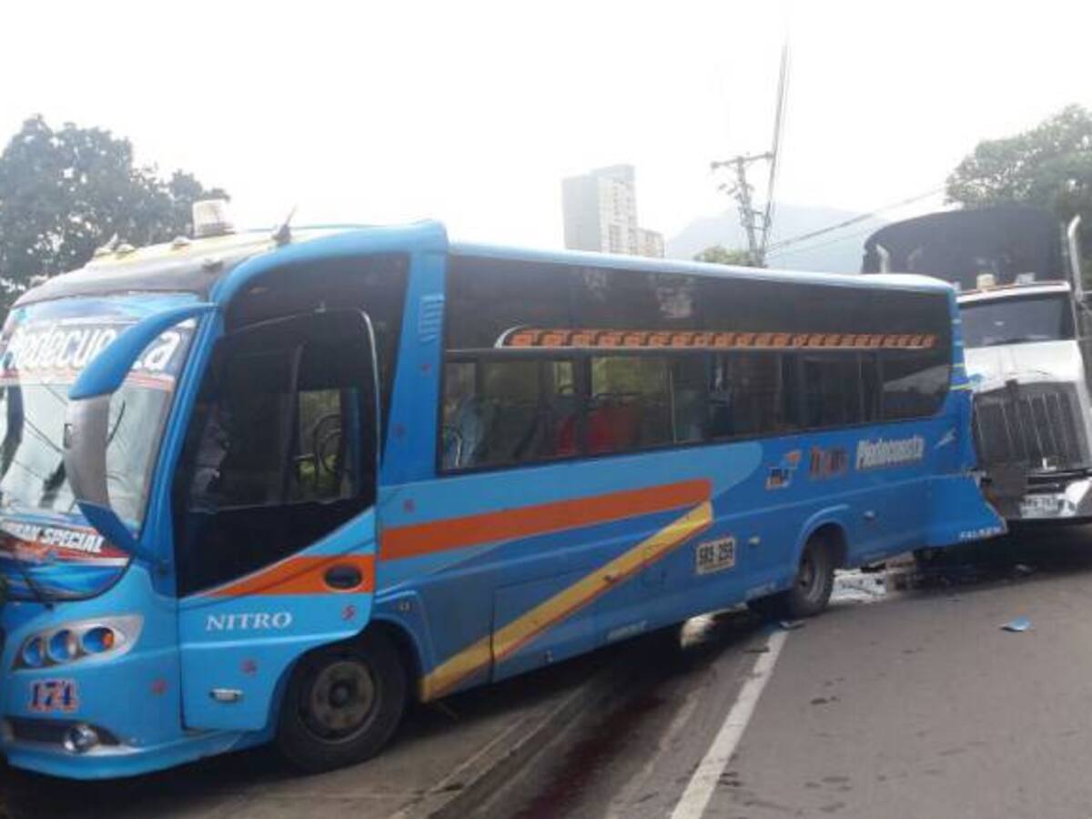 Heridos y un trancón de gran magnitud generó accidente en el anillo vial