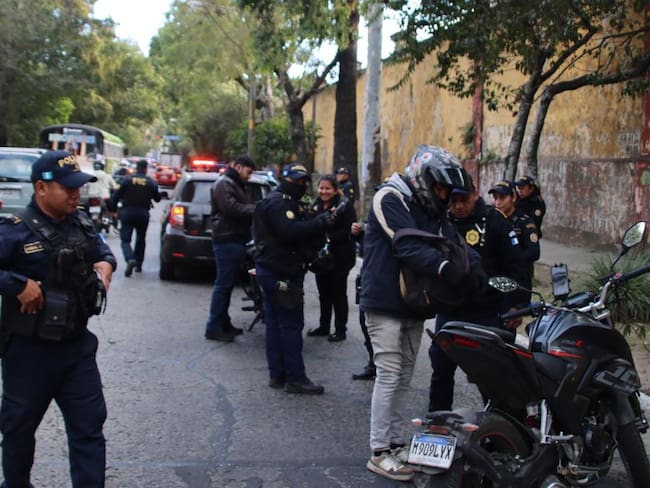 Militares guatemaltecos inician operaciones contra pandillas bajo el estado de sitio