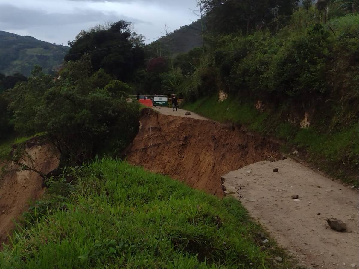 Daño en vía Onzaga - San Joaquín tiene incomunicados a 4.500 habitantes