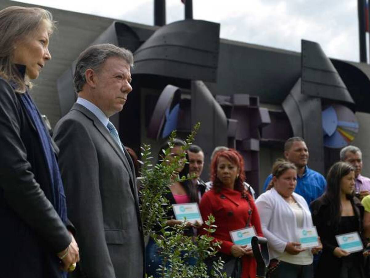 Santos invita a sembrar árboles en memoria de las víctimas