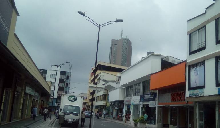 Desde las 5:20AM hasta las 9:00AM Toda la información local en Caracol Radio