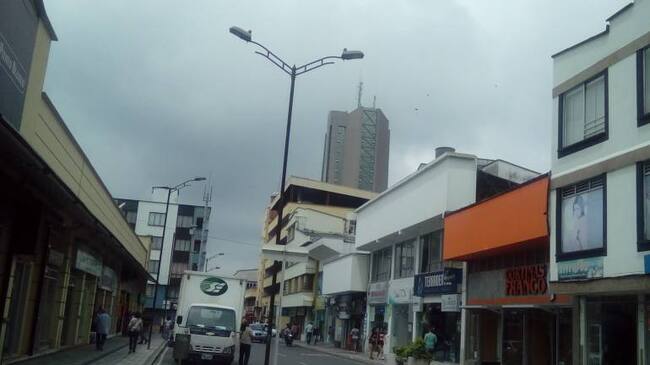 Desde las 5:20AM hasta las 9:00AM Toda la información local en Caracol Radio