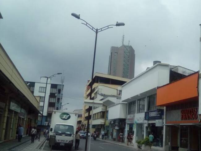 Desde las 5:20AM hasta las 9:00AM Toda la información local en Caracol Radio