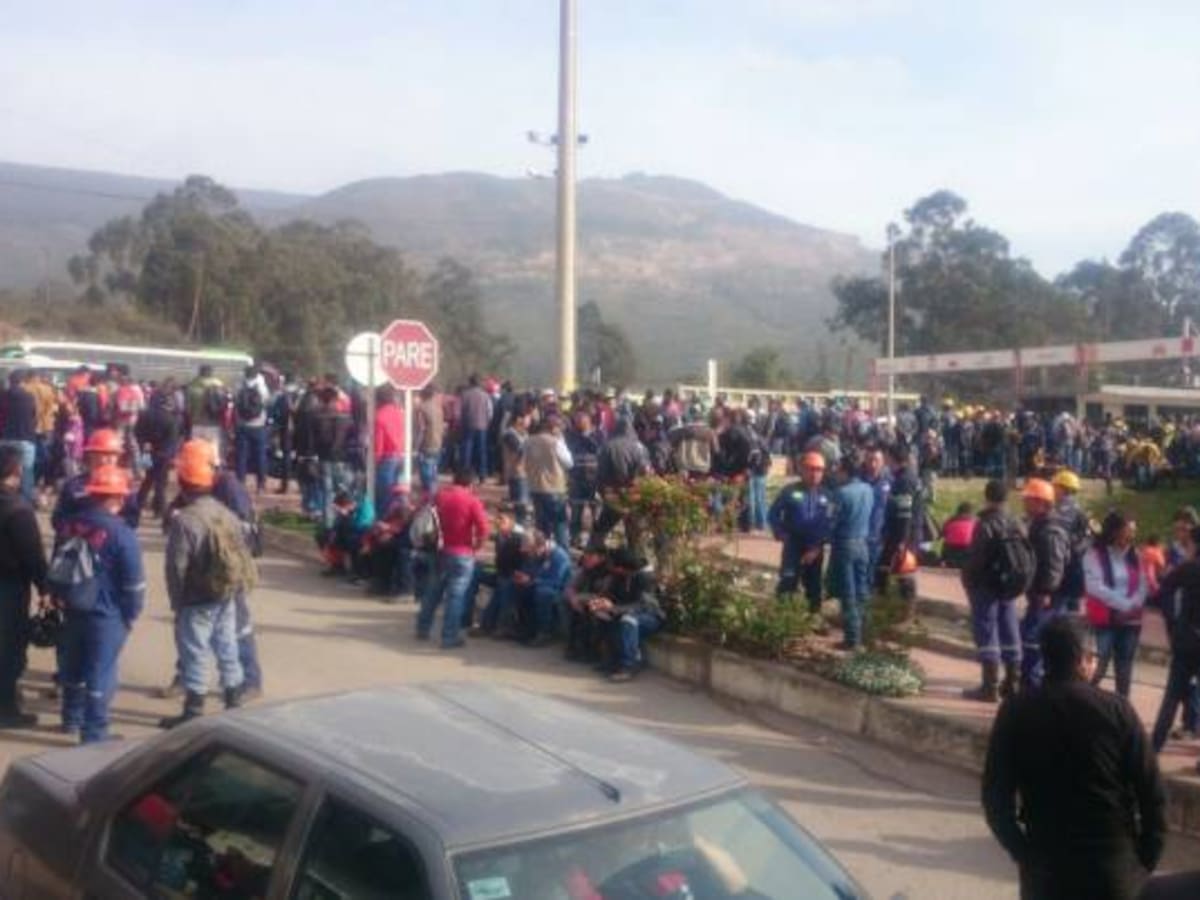 Trabajadores realizan mitin informativo en Acerías Paz del Río