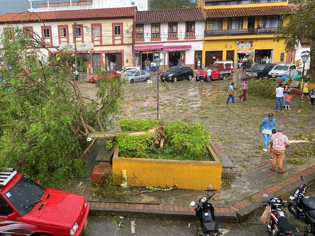 Essa atiende daños por tormenta en Charalá