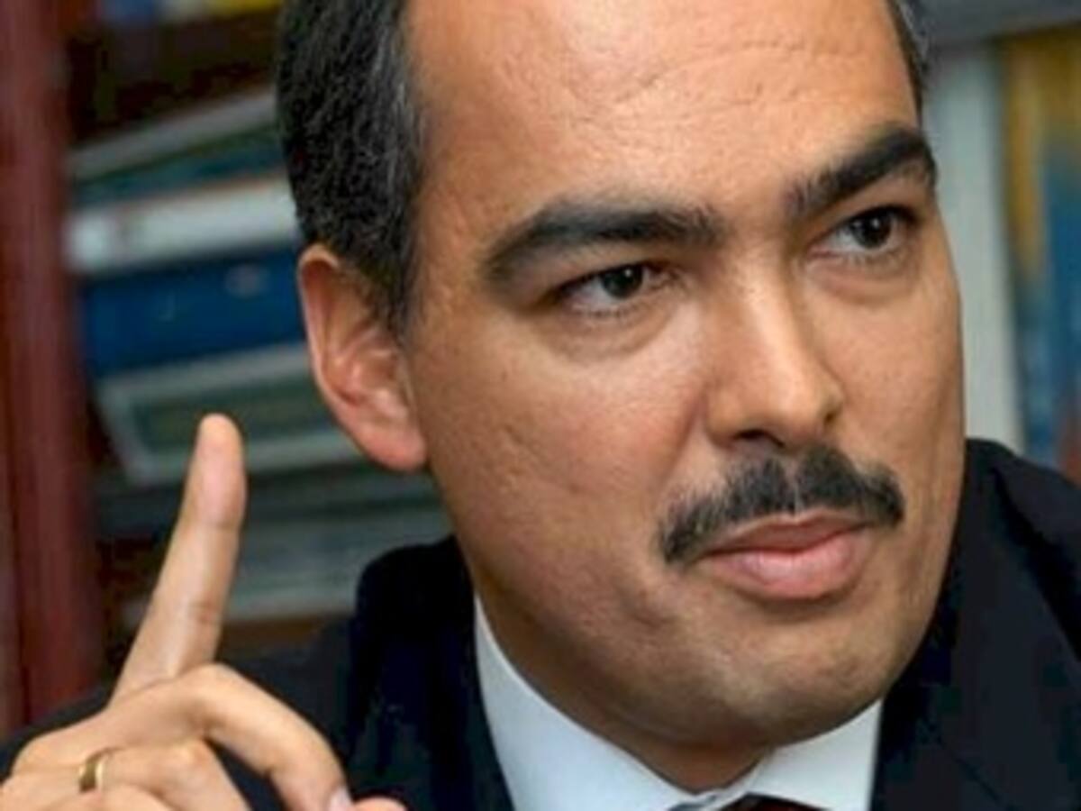 Rodrigo Rivera dice que los uribistas deben concentrarse solamente en sacar adelante el referendo