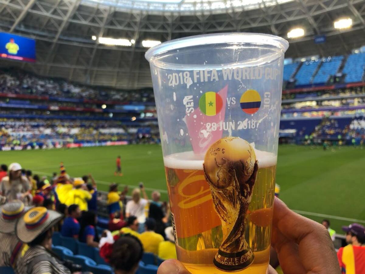 La cerveza como parte de la celebración en los estadio de Rusia