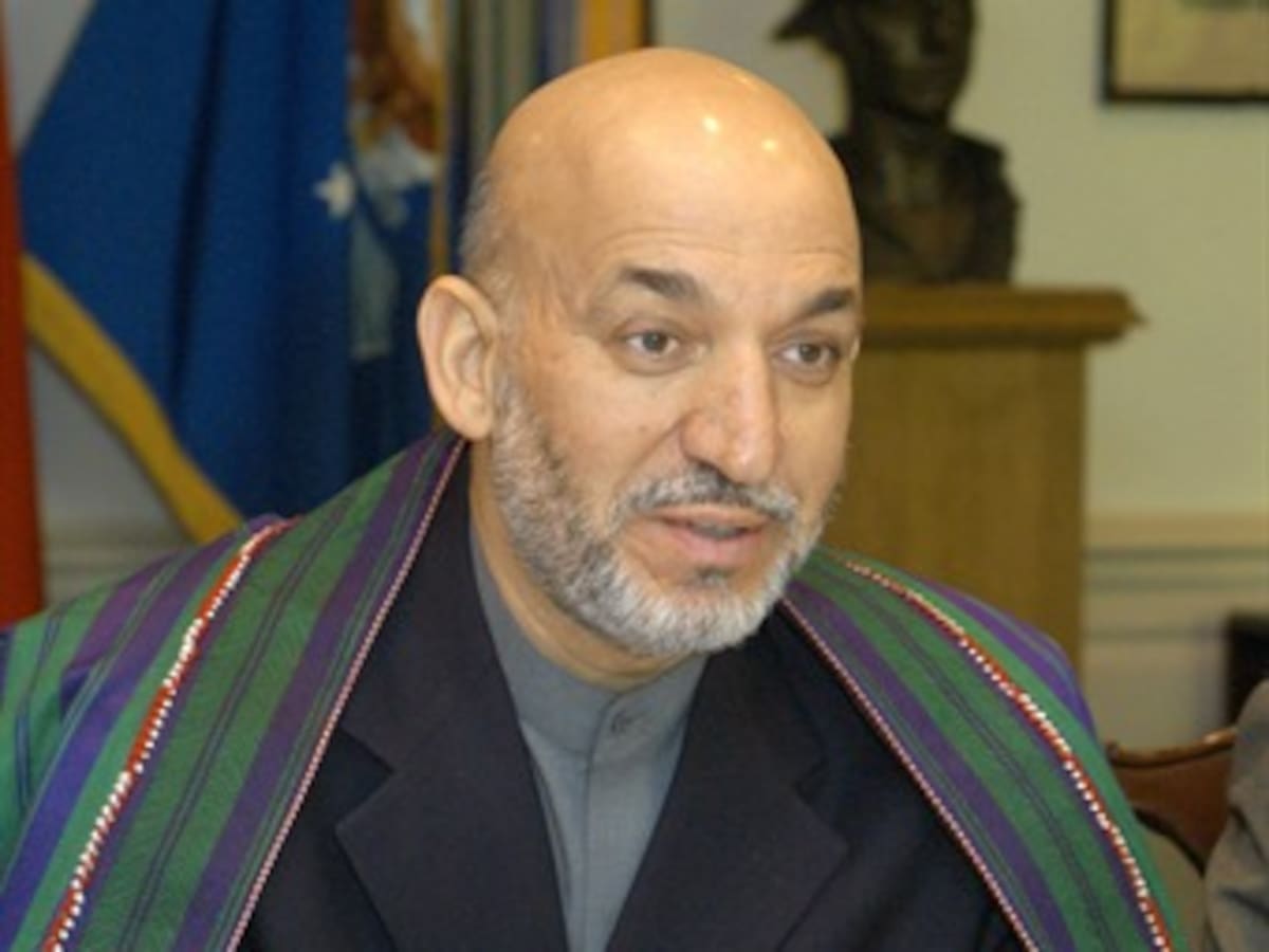 Presidente de Afganistán mantendrá conversaciones con insurgentes talibanes