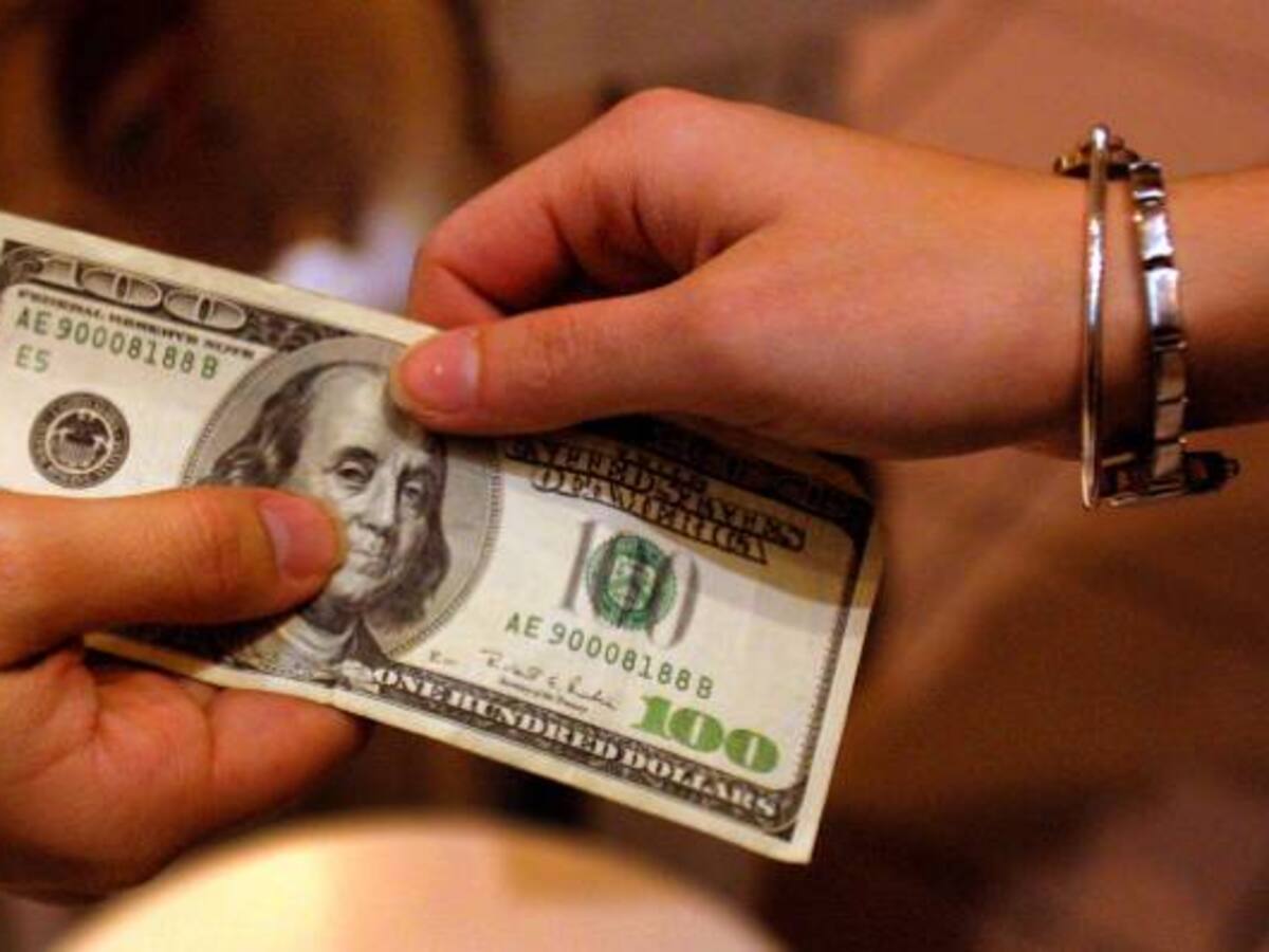 149 millones de pesos en dólares y euros incautados por la Dian y la Polfa