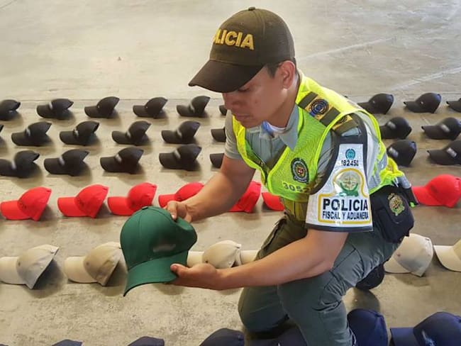 Decomisan mil gorras de contrabando en Cartagena