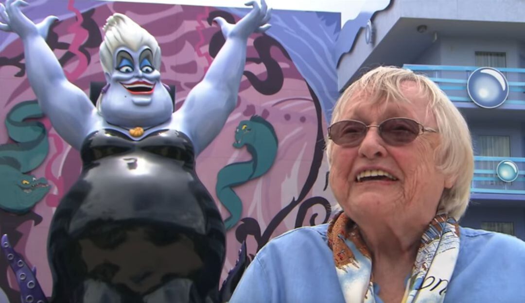La actriz Pat Carroll, reconocida por su trabajo en Disney 