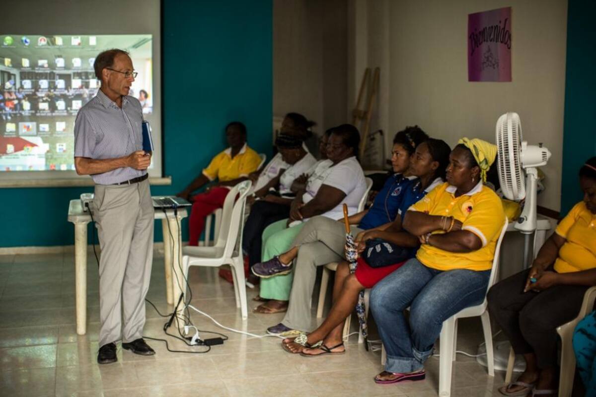 La red 'Mariposas de Alas Nuevas, Construyendo Futuro' es la primera organización colombiana en ganar el premio por atención a los desplazados de Buenaventura.