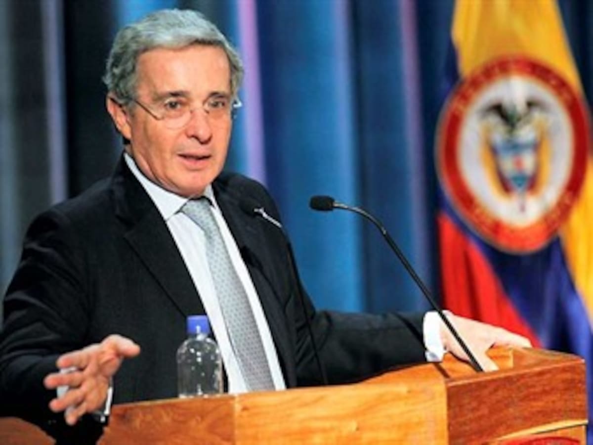 Candidatura de Uribe al Senado se anunciaría en junio: Senador Vélez