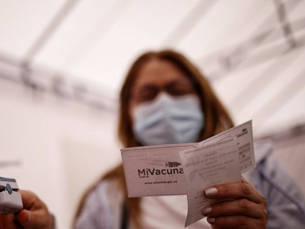 Corte rechaza demandas en contra de la exigencia del carné de vacunación