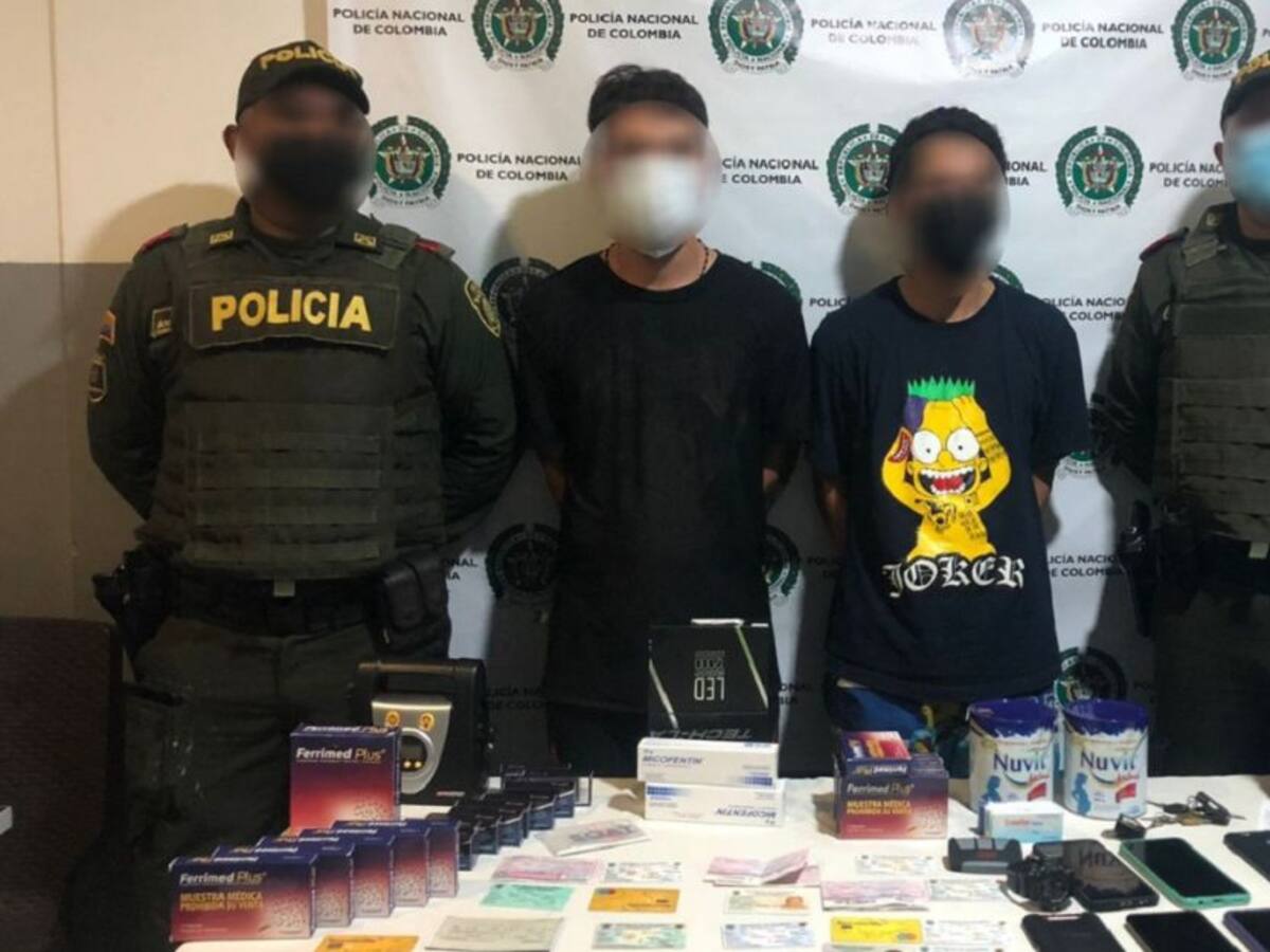 Cayeron dos hombres por robar objetos de valor de un carro en Cartagena