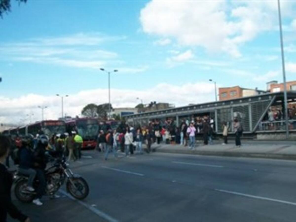 Manifestantes de Transmilenio lo que quieren es dañar mi imagen: Petro
