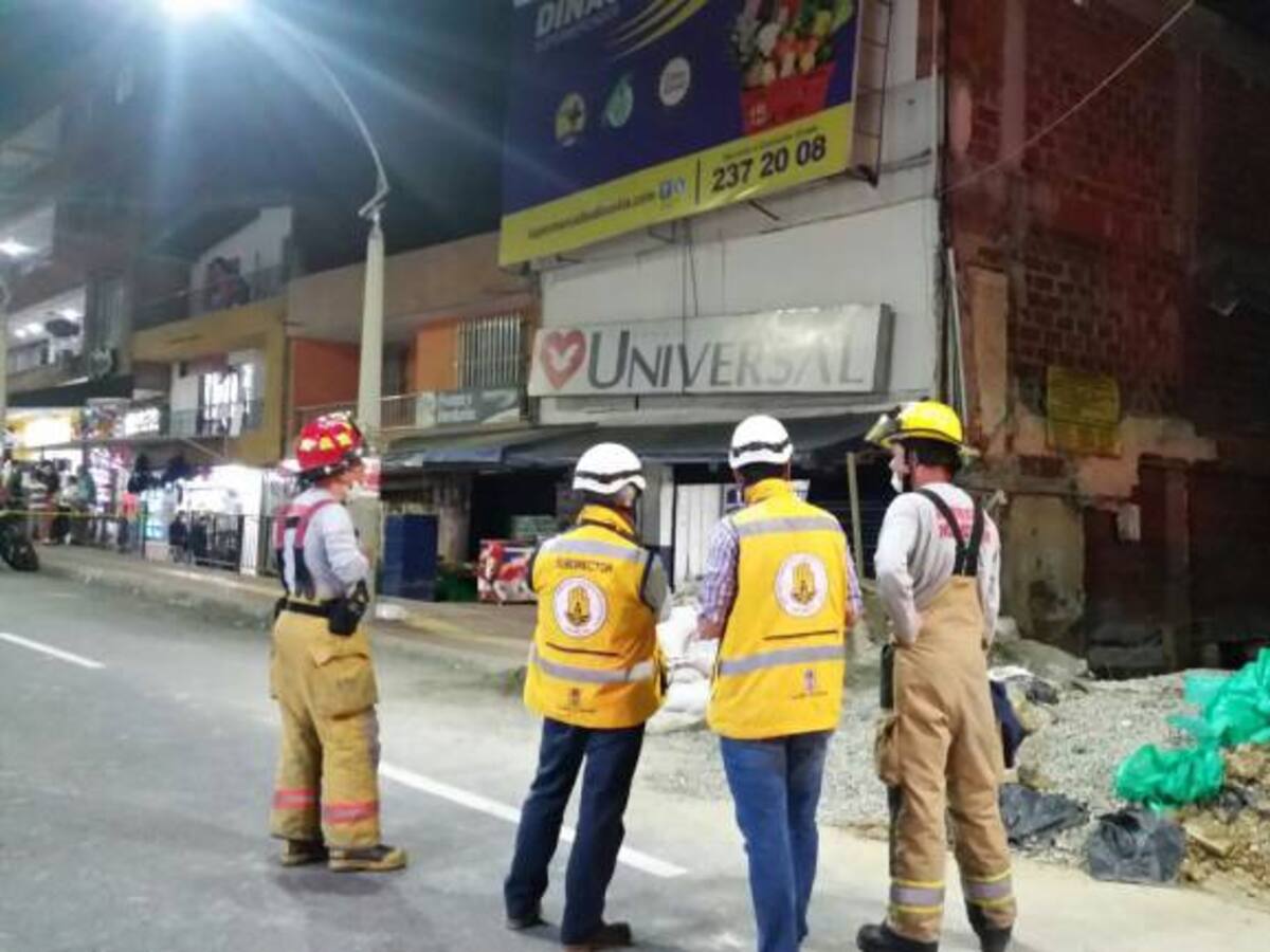 Alcaldía de Medellín ordena evacuación de diez viviendas en el barrio Castilla