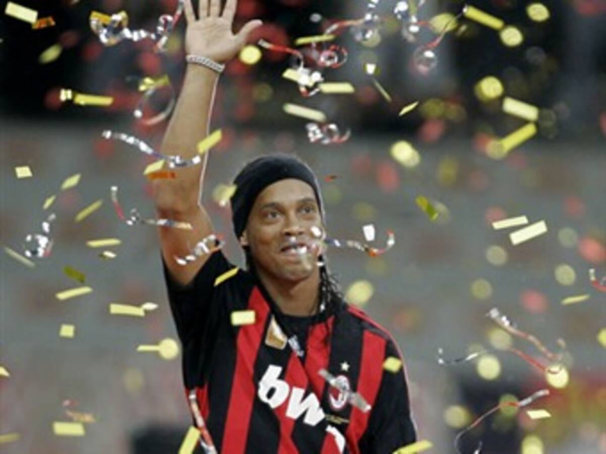Ronaldinho confirma su retorno al fútbol brasileño sin definir su equipo