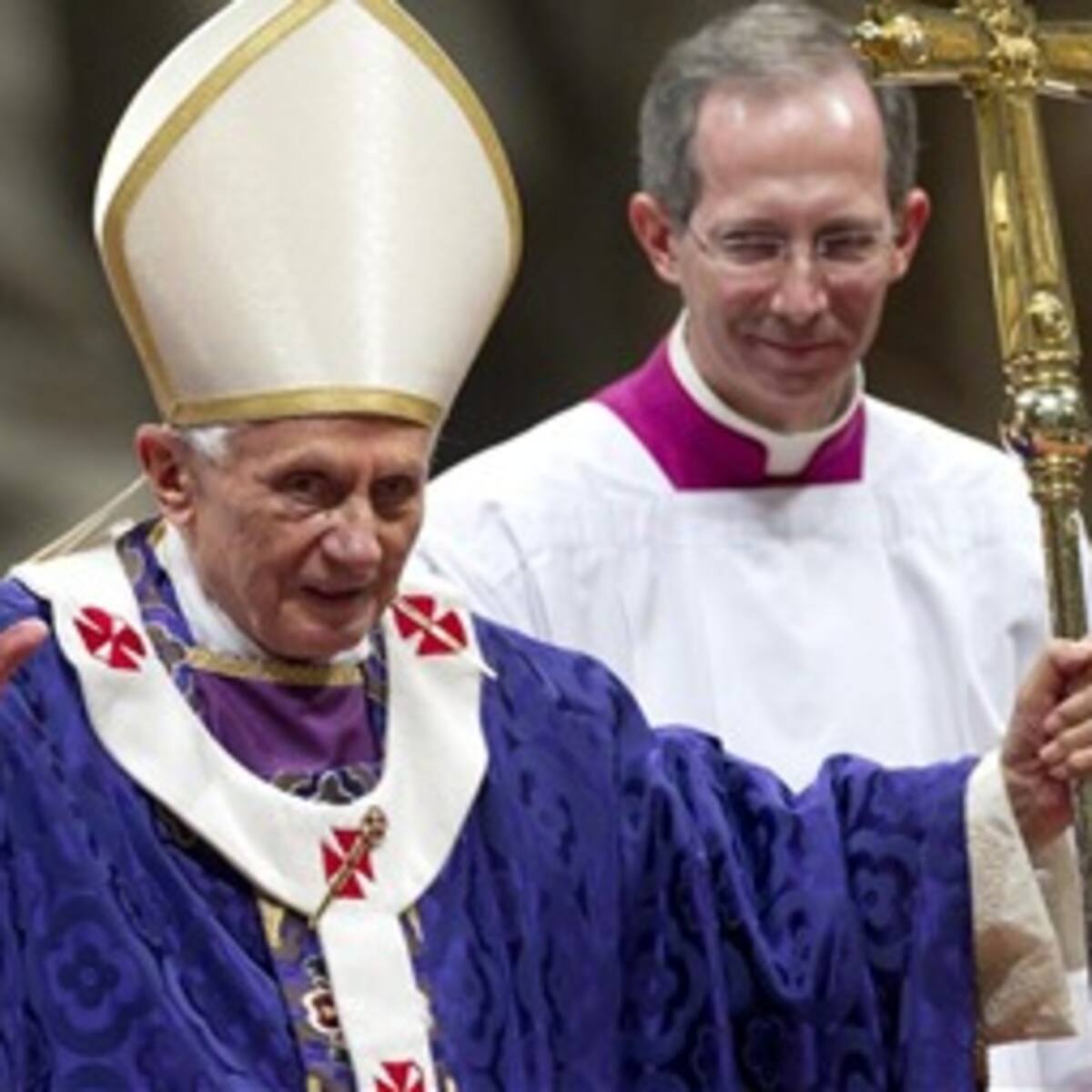 El papa pide "una verdadera renovación" de la Iglesia Católica