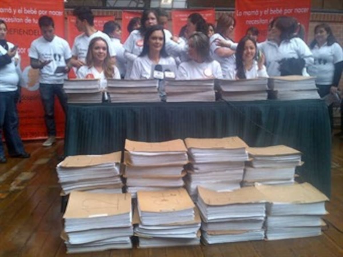 Radican firmas para crear comité promotor del referendo contra el aborto