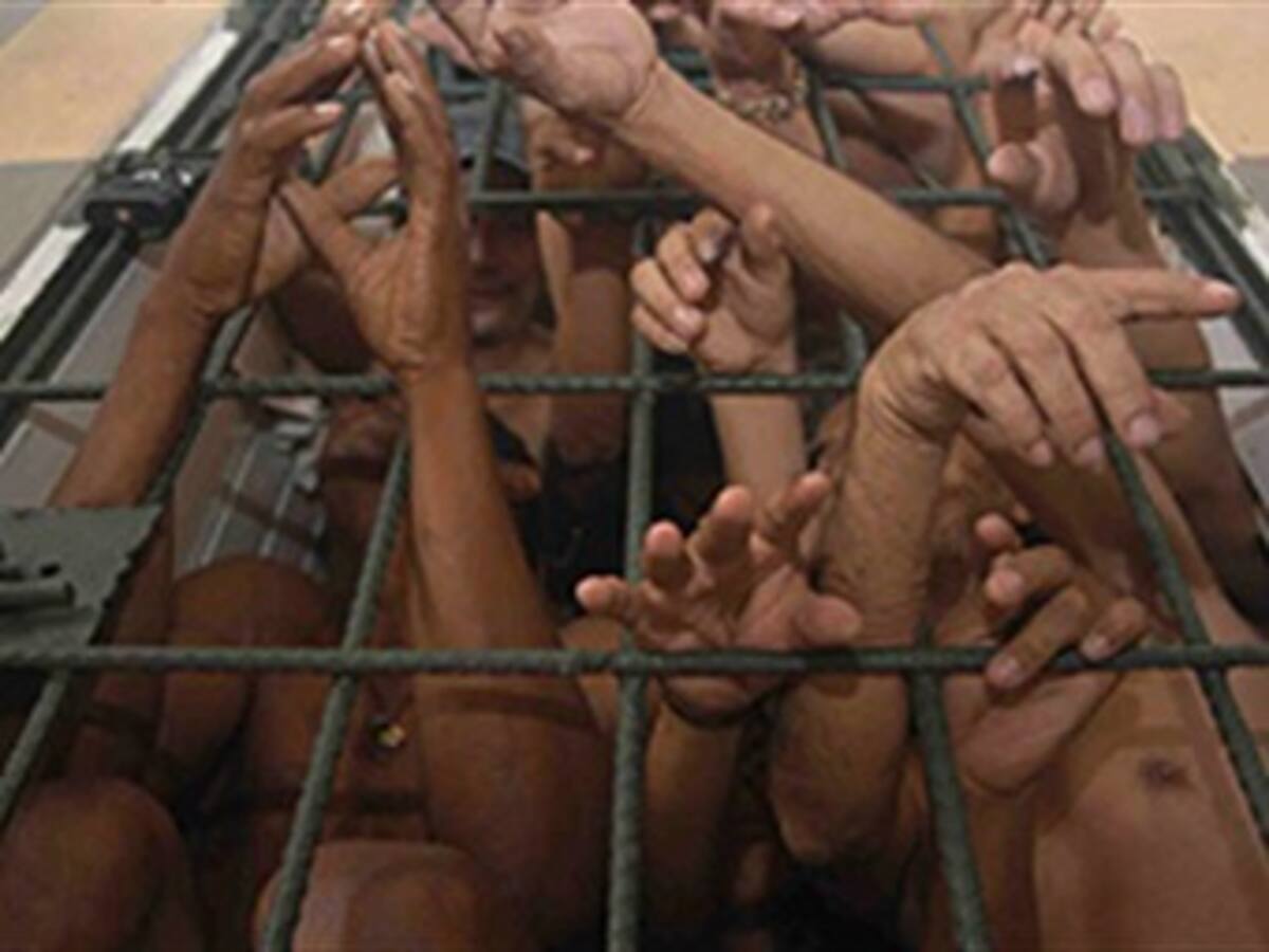 El gobierno promete acabar con el hacinamiento en las cárceles antes de agosto de 2010