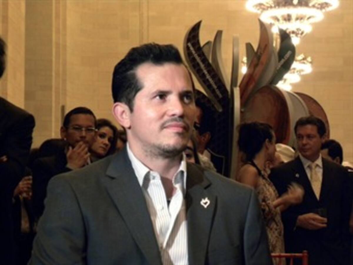 Colombia homenajea a John Leguizamo por poner en alto el nombre del país