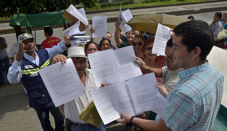 Reclamos de ciudadanos por la anulación de inscripciones de cédulas por trashumancia.