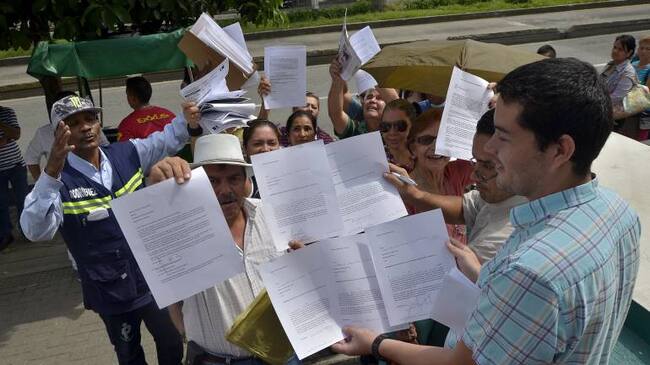 Reclamos de ciudadanos por la anulación de inscripciones de cédulas por trashumancia.