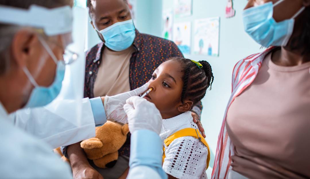 Vacuna nasal by GettyImages