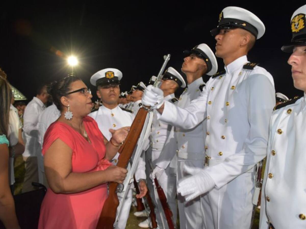 114 nuevos cadetes recibieron las armas y juraron fidelidad a la Bandera