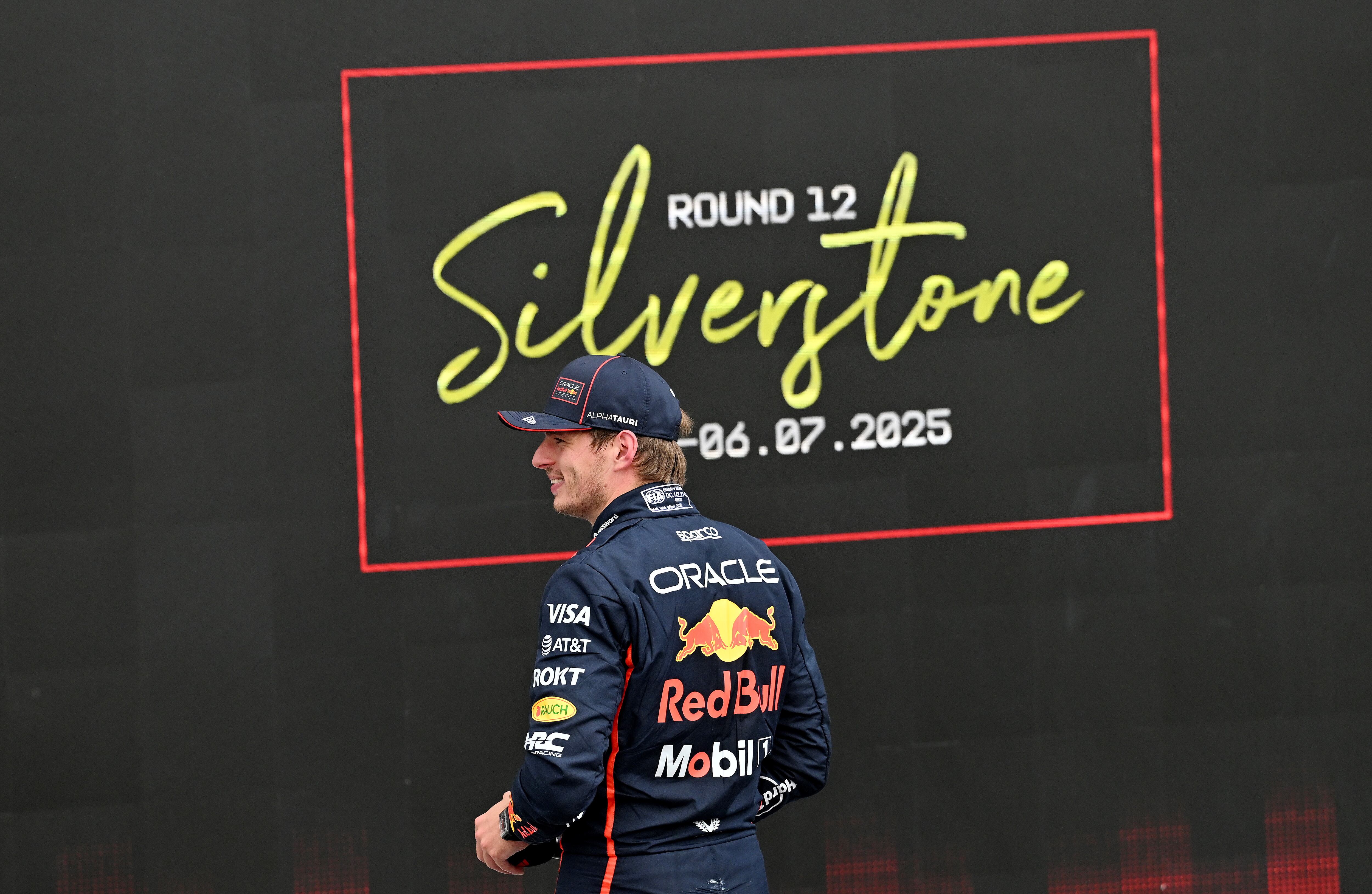 Max Verstappen se queda con la pole en GP de Gran Bretaña: vea la parrilla de salida en Silverstone. EFE/EPA/PETER POWELL .