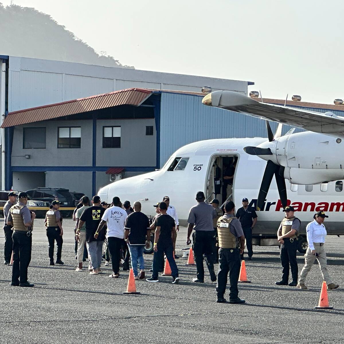 Llegó un nuevo vuelo de colombianos deportados a Rionegro; contó con asistencia del DPS