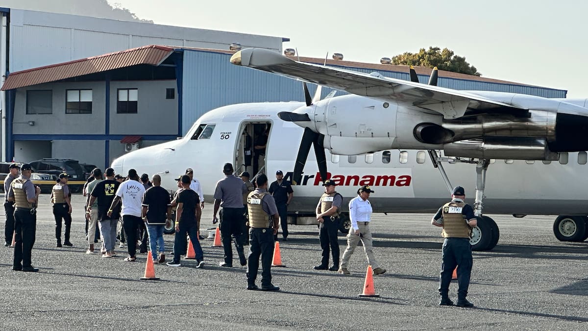 Llegó vuelo con colombianos deportados y personero de Rionegro denunció que no hay personal del DPS