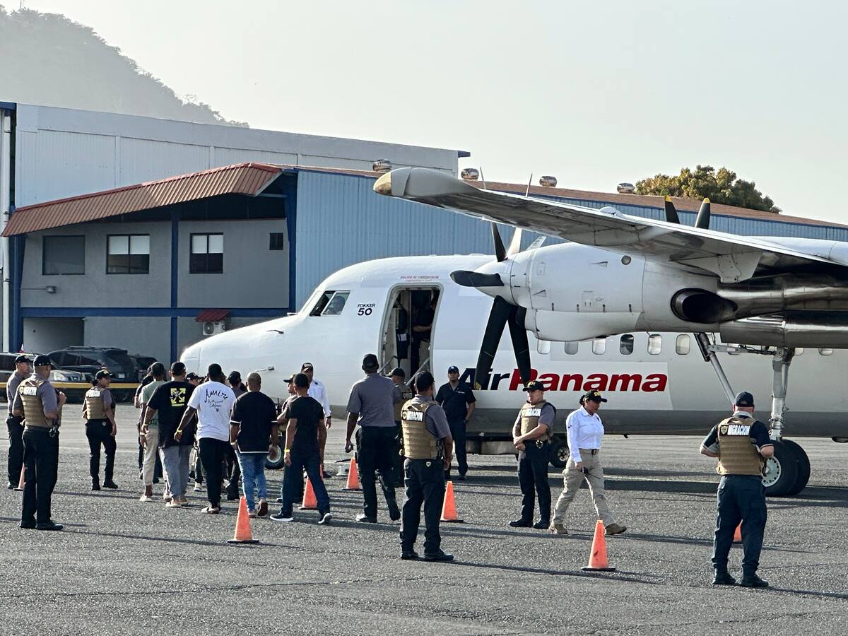 Llegó un nuevo vuelo de colombianos deportados a Rionegro; contó con asistencia del DPS