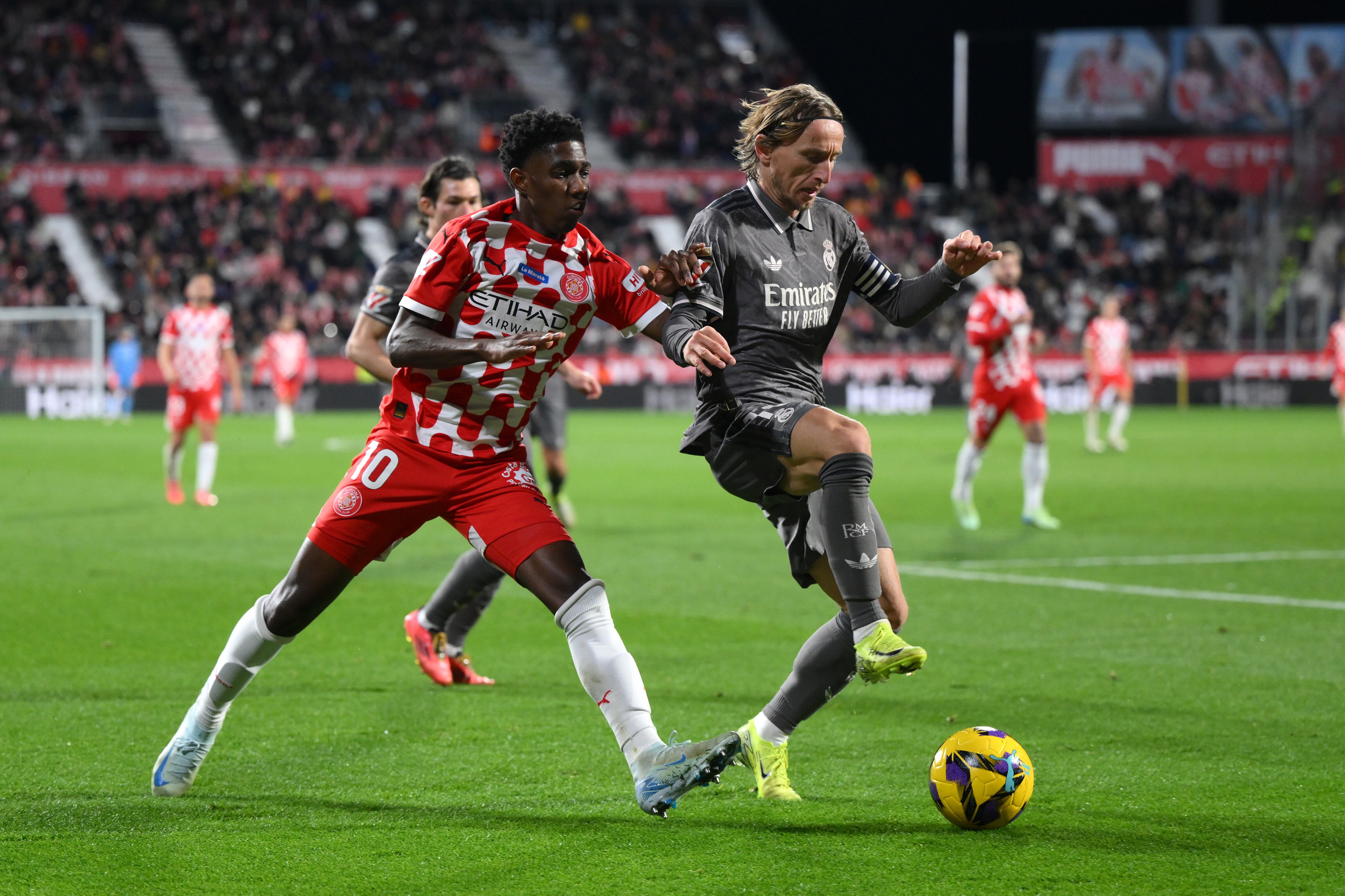Yaser Asprilla durante el partido entre Girona FC y Real Madrid por LaLiga. (Photo by David Ramos/Getty Images)