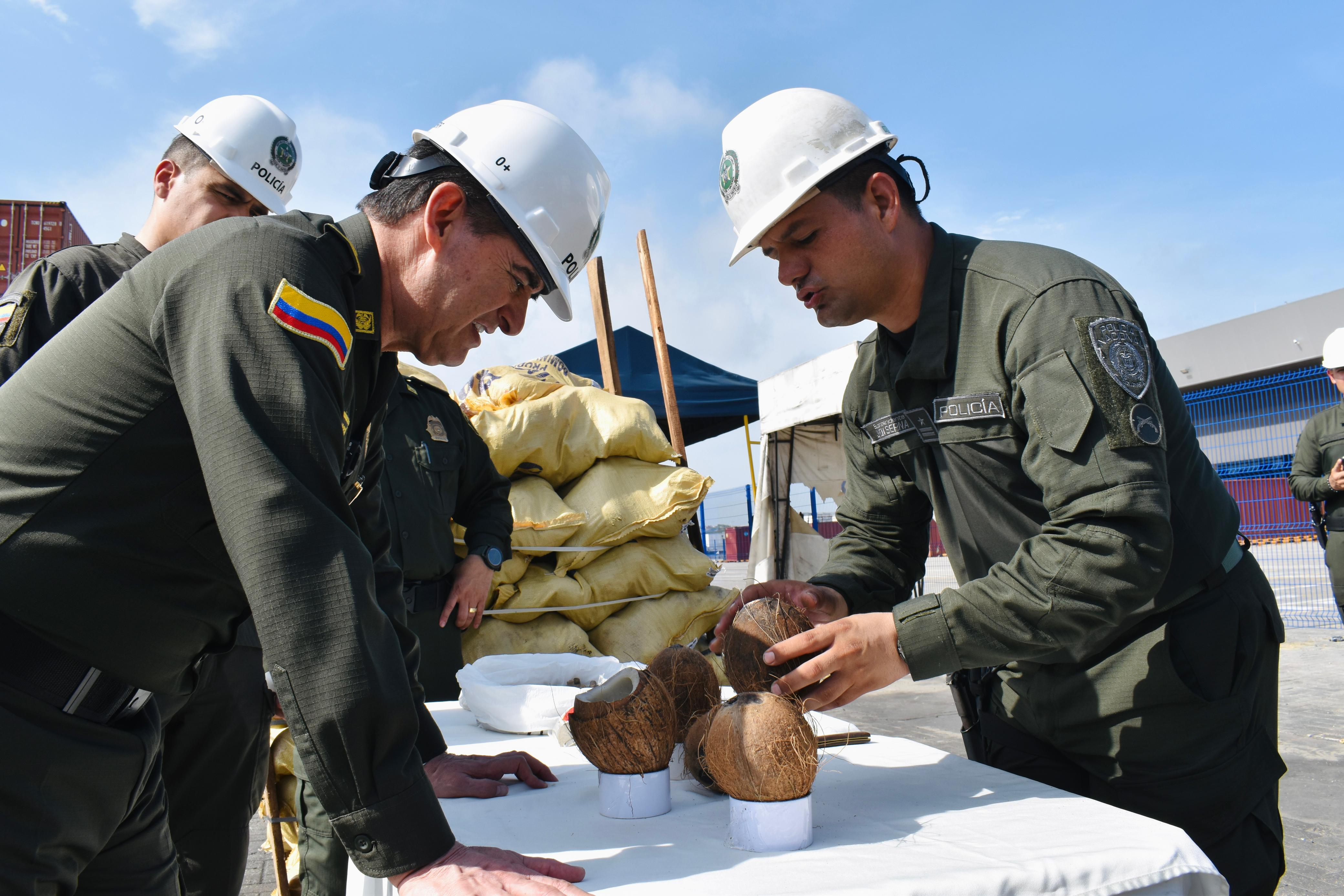 Policía en Cartagena descubre cocaína diluida en agua de coco