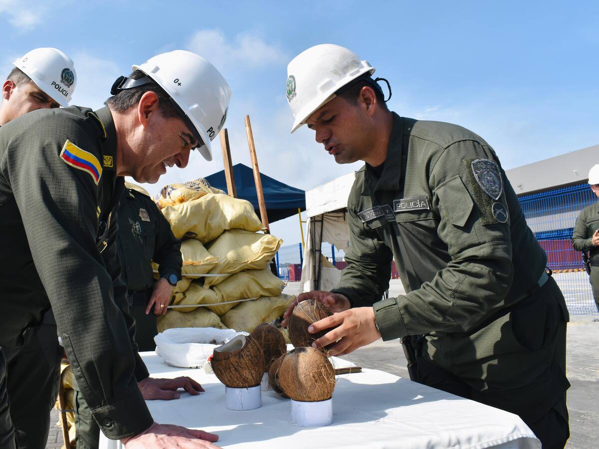 Policía en Cartagena descubre cocaína diluida en agua de coco
