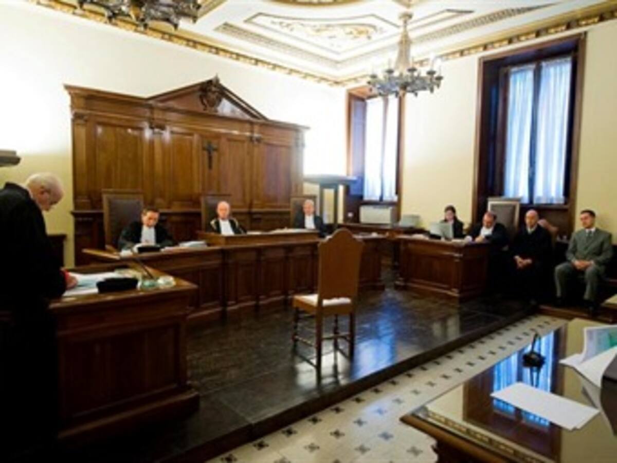 Exmayordomo del Papa tenía en su casa un millar de documentos importantes