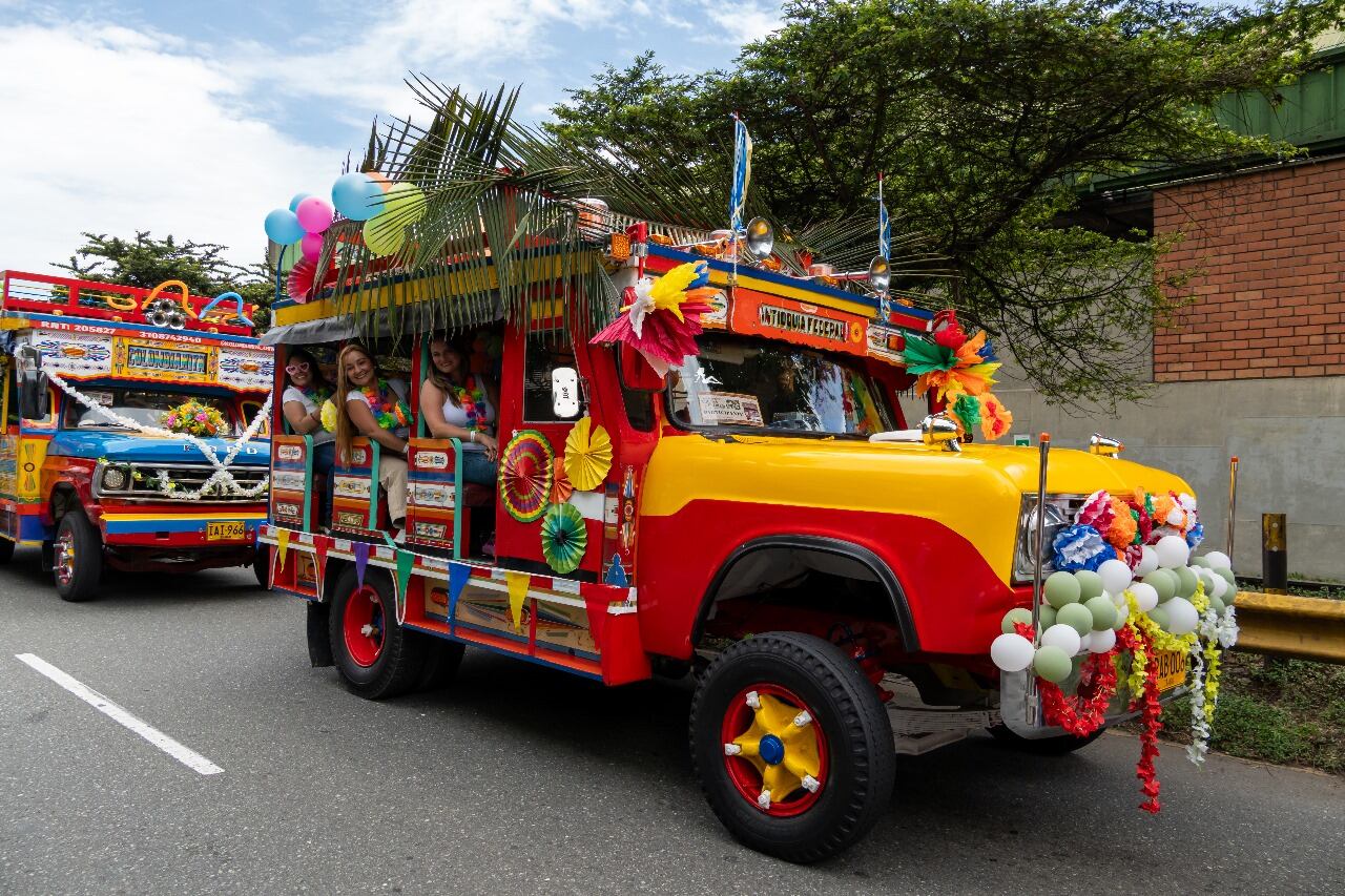 Chiva turística - foto alcaldeía de Medellín