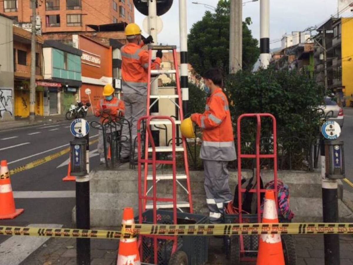 Instalación de semáforos que toman fotomultas en Medellín, es falso