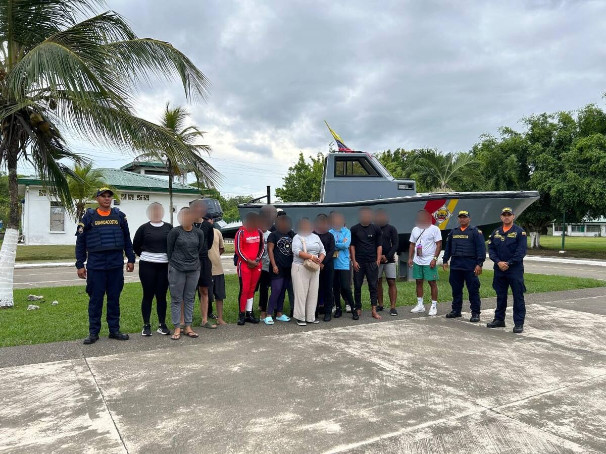 La Armada detuvo en Urabá a 3 lanchas que transportaban 33 migrantes hacia Panamá