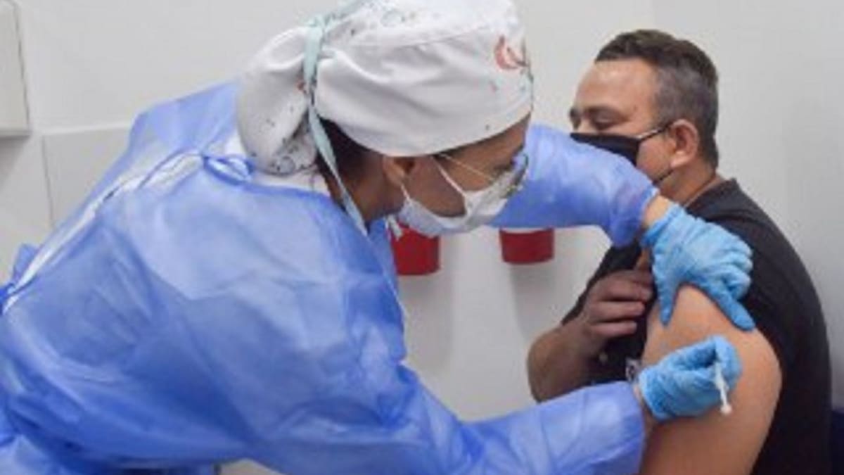 En Santa Marta inicia la vacunación contra el COVID-19 a docentes