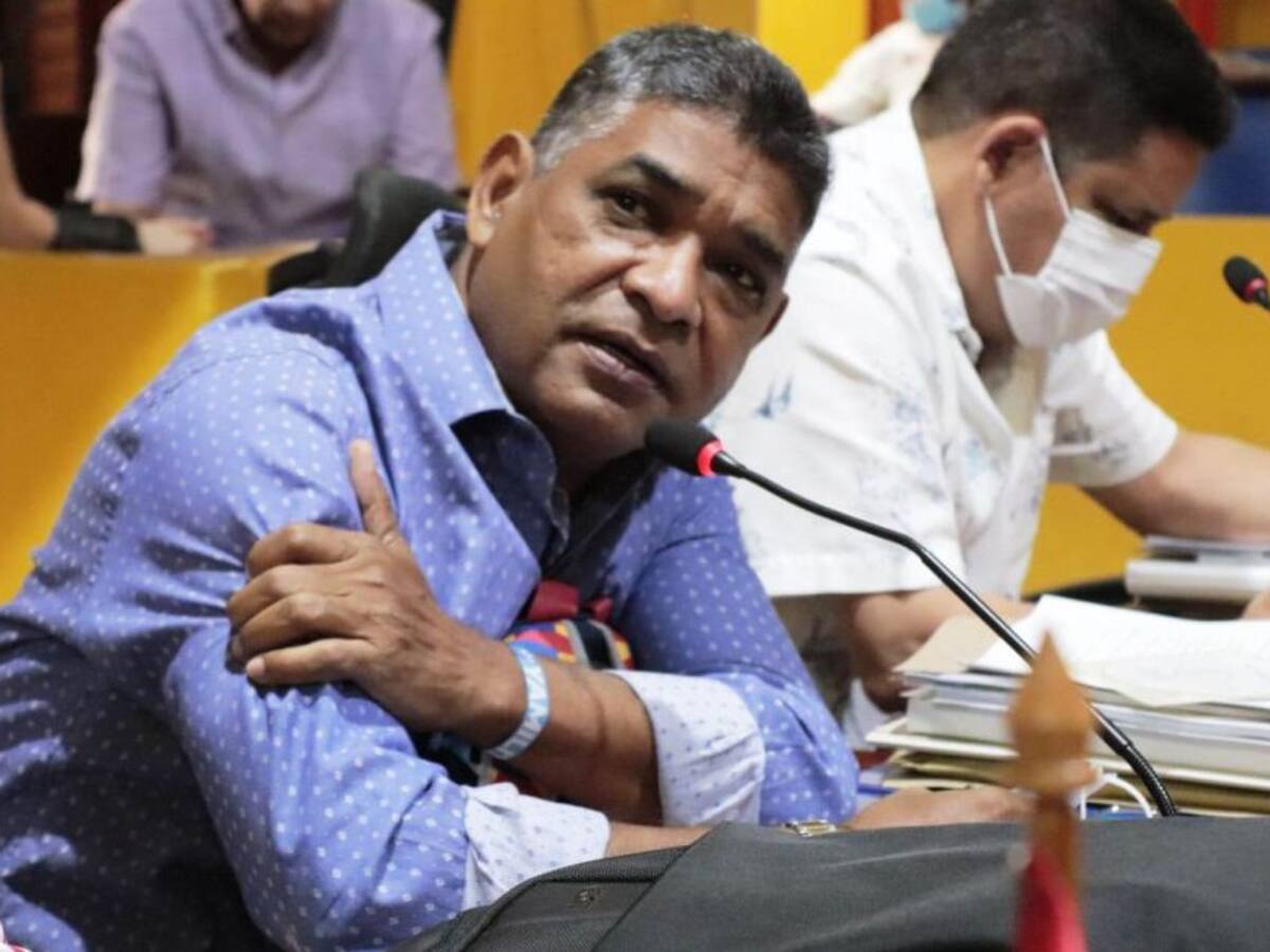 Debate político por la no restauración de la estatua de Abel Leal