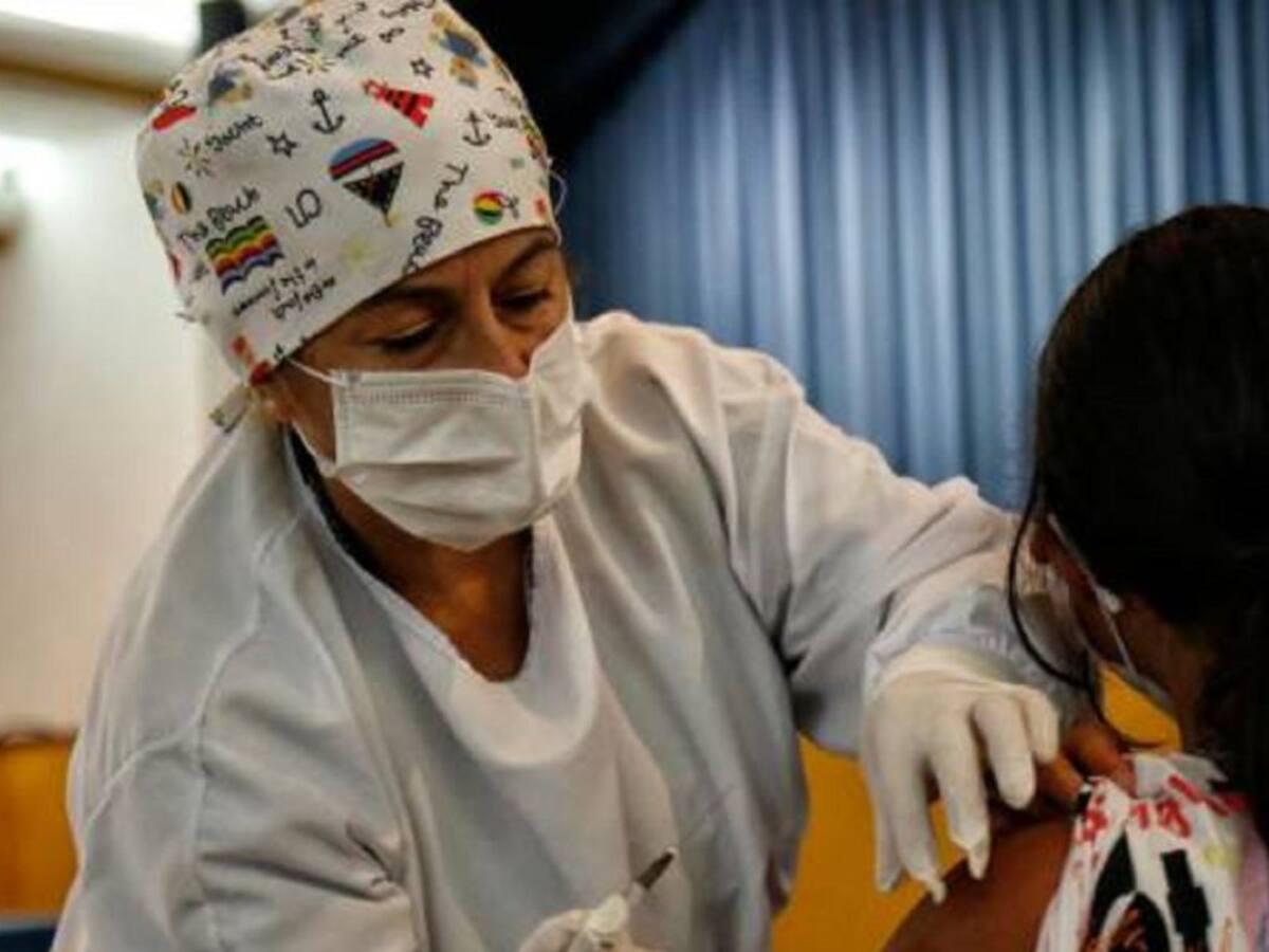 Pacientes de alto costo aún no se aplican segunda dosis de Moderna