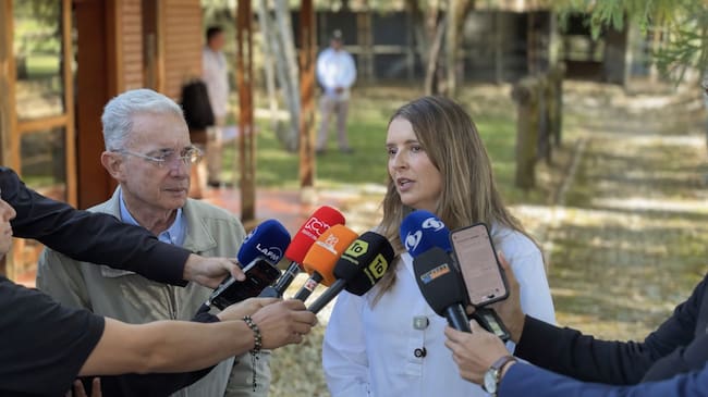Pronunciamiento de Paloma Valencia a hostigamiento de la vivienda de Álvaro Uribe. Foto: Cortesía redes sociales Paloma Valencia
