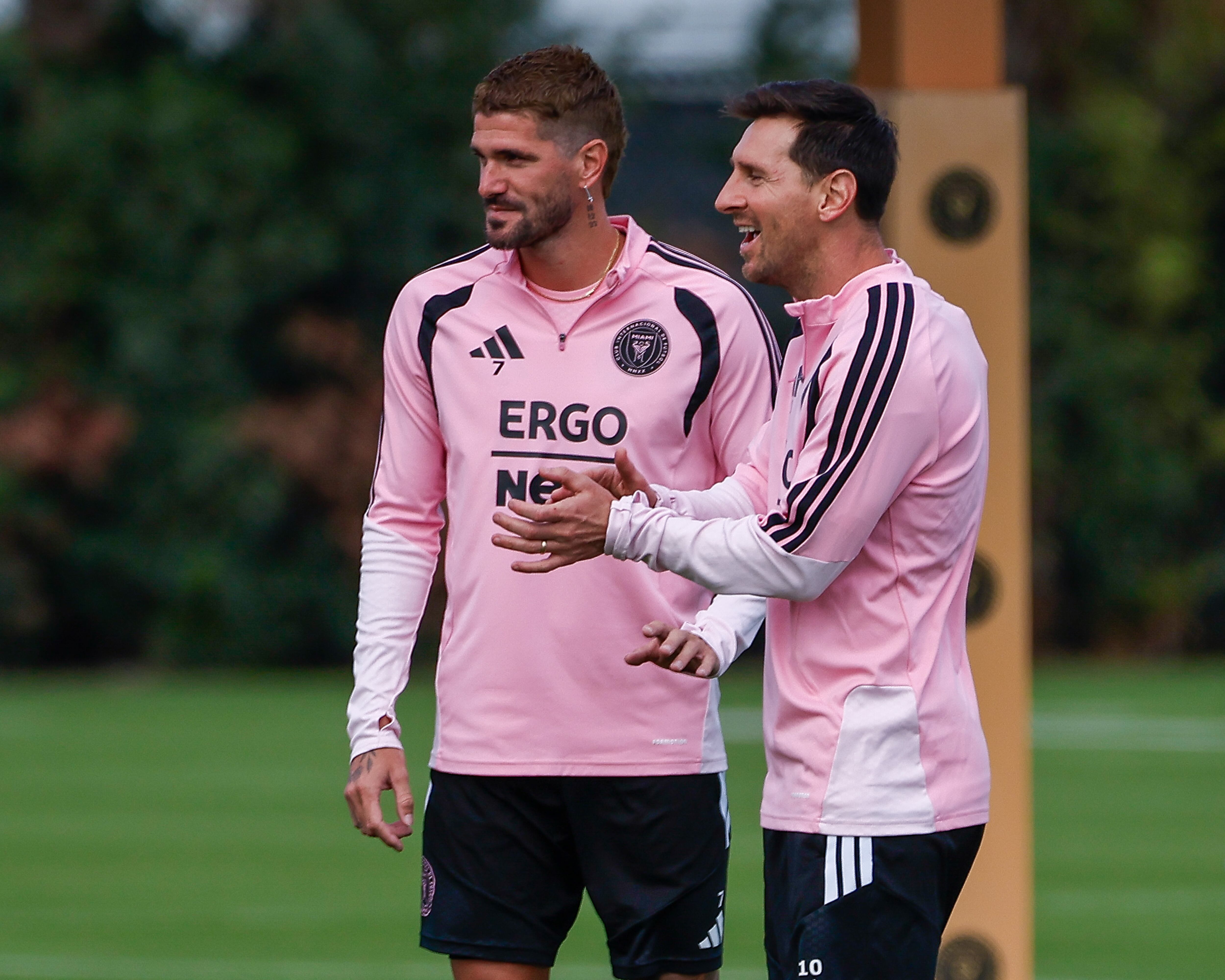 FORT LAUDERDALE, FL - JANUARY 28: Inter Miami forward Lionel Messi (10) and Inter Miami midfielder Rodrigo de Paul (7) are seen during an Inter Miami Training Session at Florida Blue Training Center on January 28, 2026 in Fort Lauderdale, Florida. (Photo by Chris Arjoon/Icon Sportswire via Getty Images)