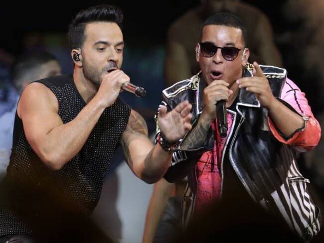 Luis Fonsi y Daddy Yankee durante los  Premios Billboard de la Música Latina 2017.