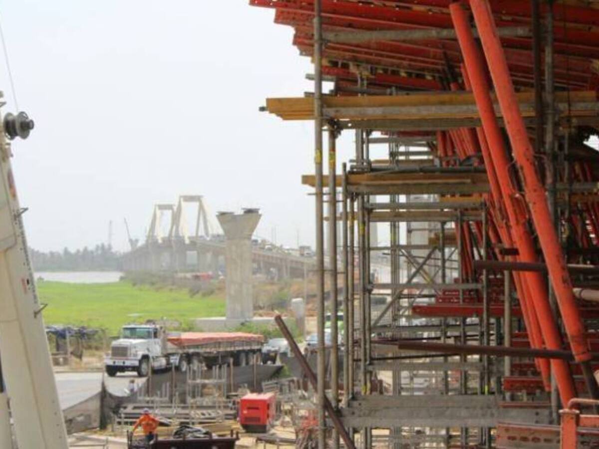 Retrasos en nuevo puente podría generar multas por $14.000 millones: INVIAS